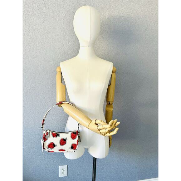 NWT Coach 1941 Strawberry Print Mini Leather Swinger 20 LH/Chalk Shoulder Bag - Picture 13 of 13